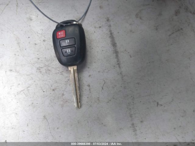 2T3ZFREV7JW448697 Toyota RAV4 LE