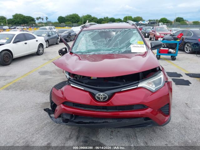 2T3ZFREV7JW448697 Toyota RAV4 LE