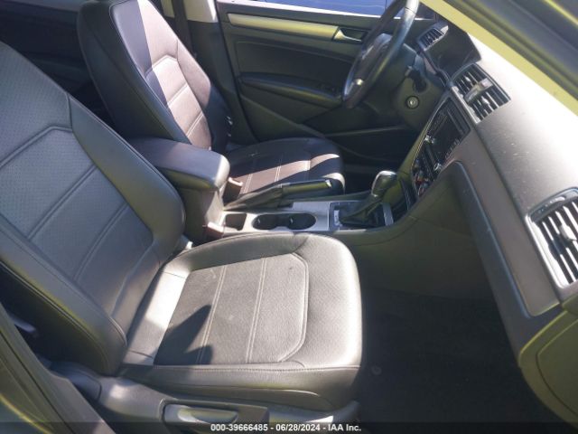 1VWBT7A32EC035353 Volkswagen Passat 1.8t Se