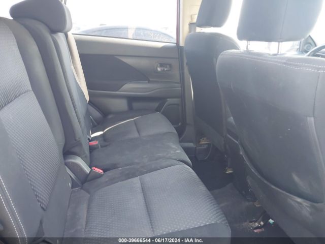 JA4AD3A32JZ037724 Mitsubishi Outlander Se