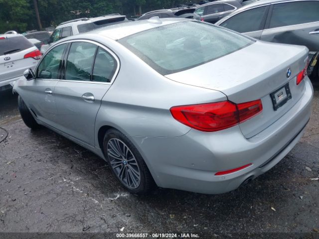 2018 BMW 530I WBAJA5C58JWA39973 Photo 2