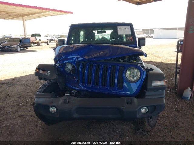 1C4HJXDN8JW241219 Jeep Wrangler Unlimited Sport 4x4