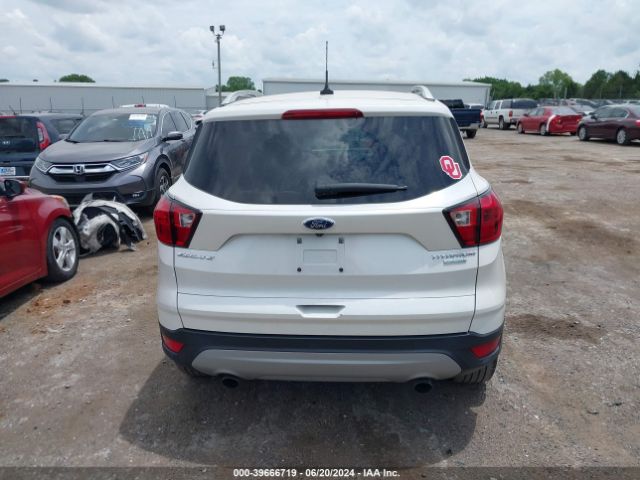 1FMCU0J91KUC29373 Ford Escape Titanium