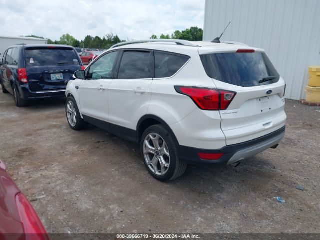 1FMCU0J91KUC29373 Ford Escape Titanium