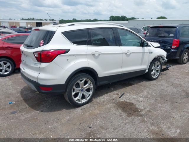 1FMCU0J91KUC29373 Ford Escape Titanium