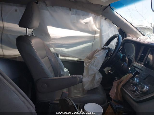 5TDYK3DC8GS722004 Toyota Sienna Xle Premium 8 Passenger