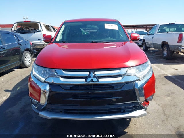 JA4AZ3A38JZ037762 Mitsubishi Outlander Se