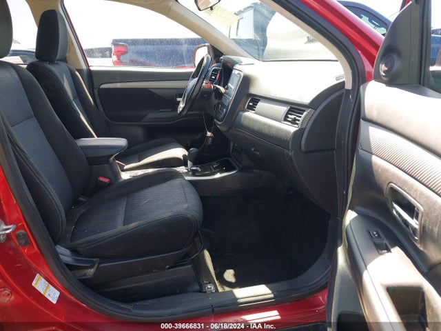 JA4AZ3A38JZ037762 Mitsubishi Outlander Se