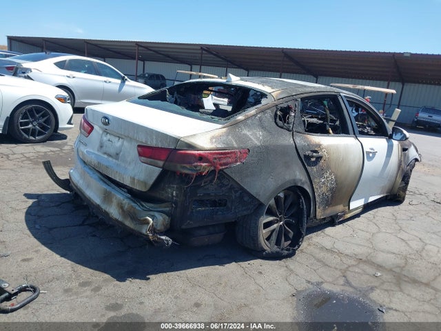 KIA Optima Lx 2017 5XXGT4L30HG140031 Image 4