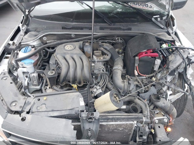 3VW2K7AJ7FM413295 Volkswagen Jetta 2.0l S