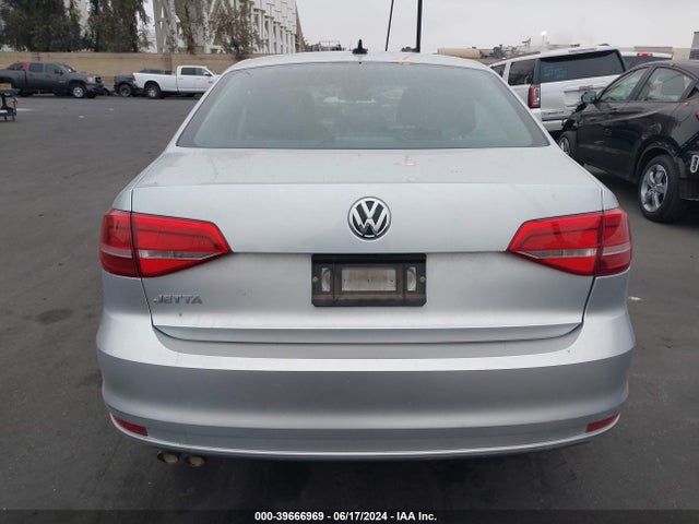 3VW2K7AJ7FM413295 Volkswagen Jetta 2.0l S