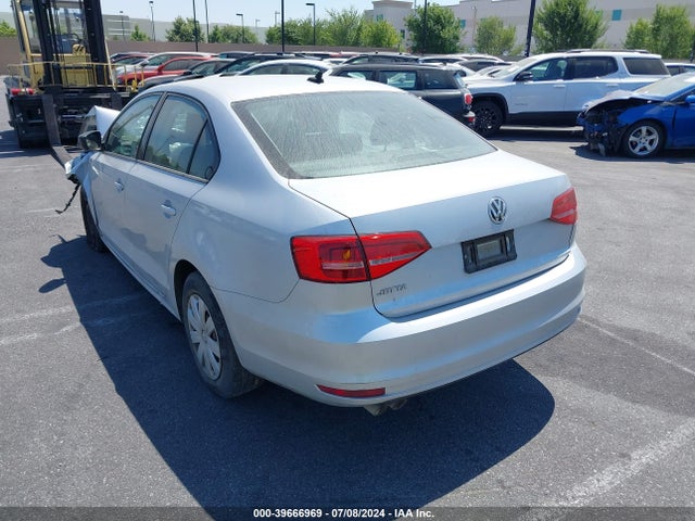 3VW2K7AJ7FM413295 Volkswagen Jetta 2.0l S