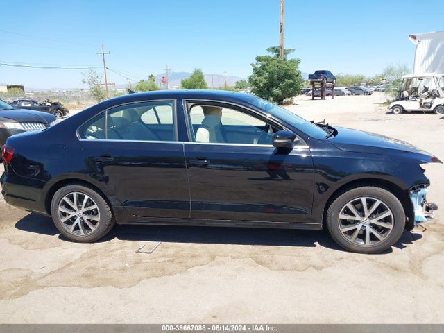 3VWDB7AJ0JM206829 Volkswagen Jetta 1.4t Se/1.4t Wolfsburg Edition