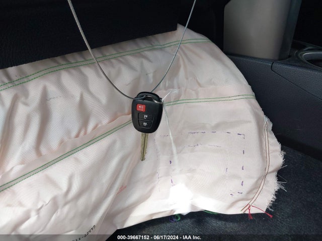 Toyota RAV4 LE 2018 2T3ZFREV9JW507989 Image 11