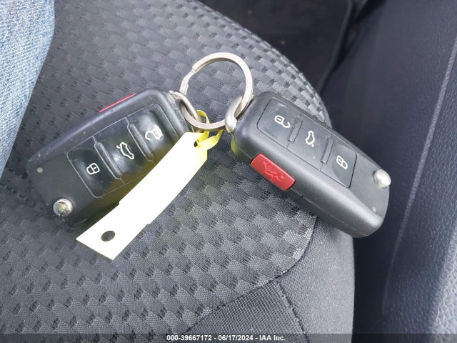 3VW2K7AJ7EM393712 Volkswagen Jetta 2.0l S