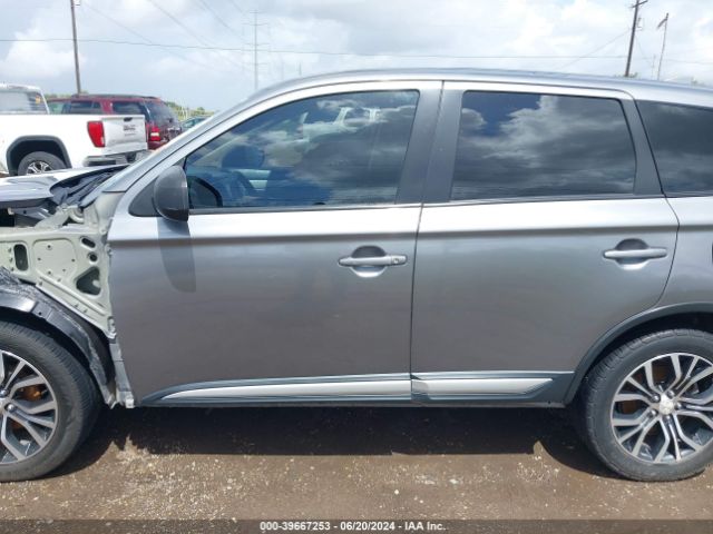 JA4AD2A33JJ003834 Mitsubishi Outlander Es