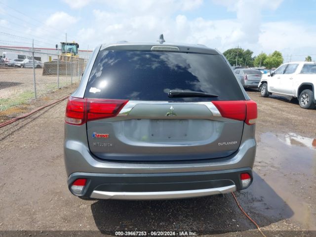 JA4AD2A33JJ003834 Mitsubishi Outlander Es