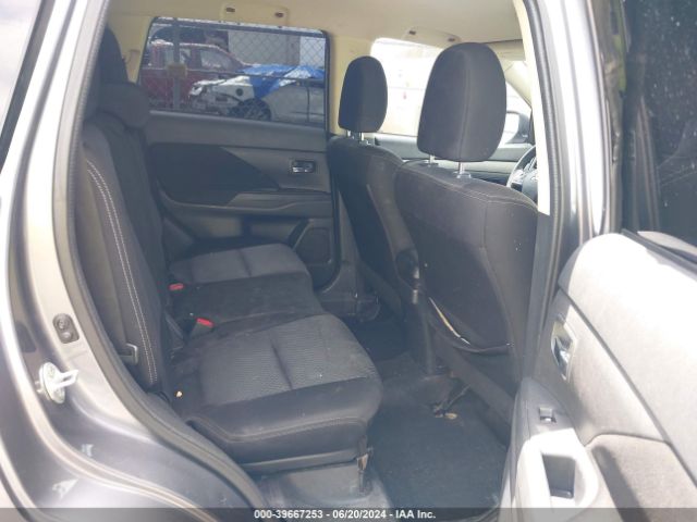 JA4AD2A33JJ003834 Mitsubishi Outlander Es
