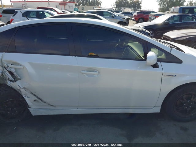 Toyota Prius Two 2015 JTDKN3DUXF0469131 Image 14