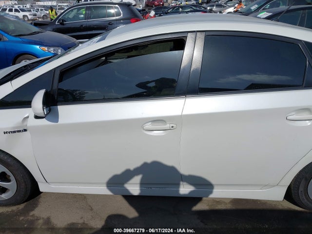Toyota Prius Two 2015 JTDKN3DUXF0469131 Image 15
