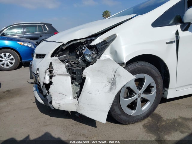 Toyota Prius Two 2015 JTDKN3DUXF0469131 Image 18
