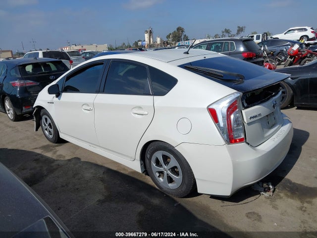 Toyota Prius Two 2015 JTDKN3DUXF0469131 Image 3