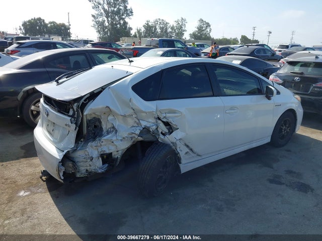 Toyota Prius Two 2015 JTDKN3DUXF0469131 Image 4