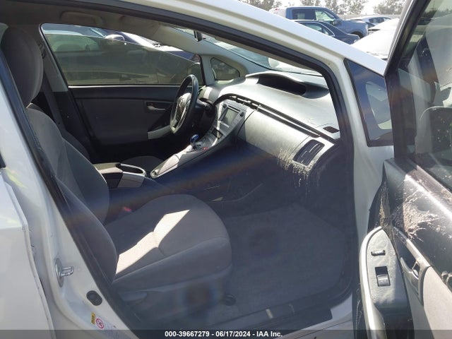 Toyota Prius Two 2015 JTDKN3DUXF0469131 Image 5