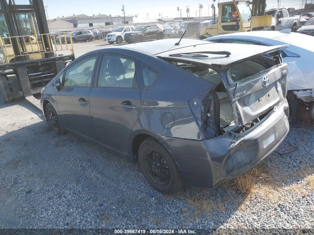 Toyota Prius Two 2015 JTDKN3DU8F0462078 Image 3