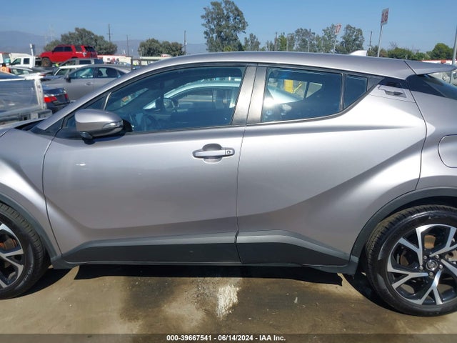 Toyota C-HR XLE 2018 NMTKHMBX7JR045050 Image 14