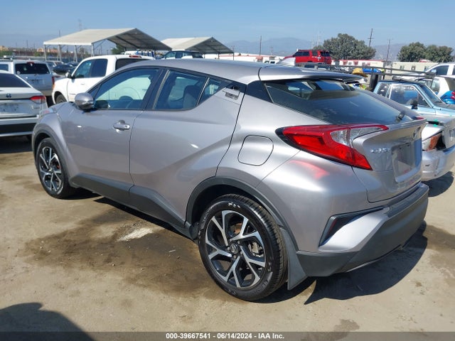 Toyota C-HR XLE 2018 NMTKHMBX7JR045050 Image 3