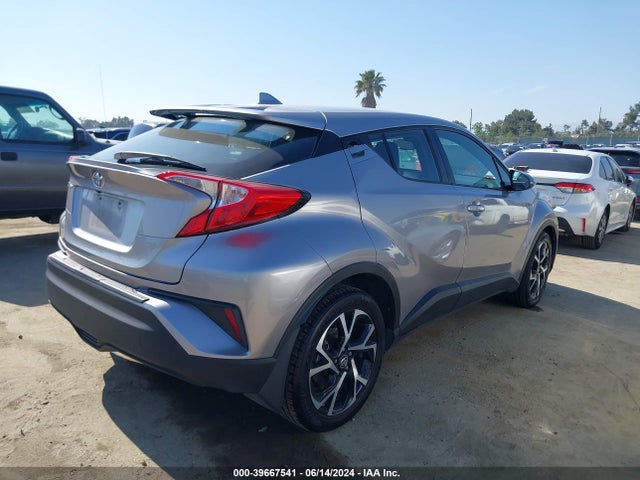 Toyota C-HR XLE 2018 NMTKHMBX7JR045050 Image 4
