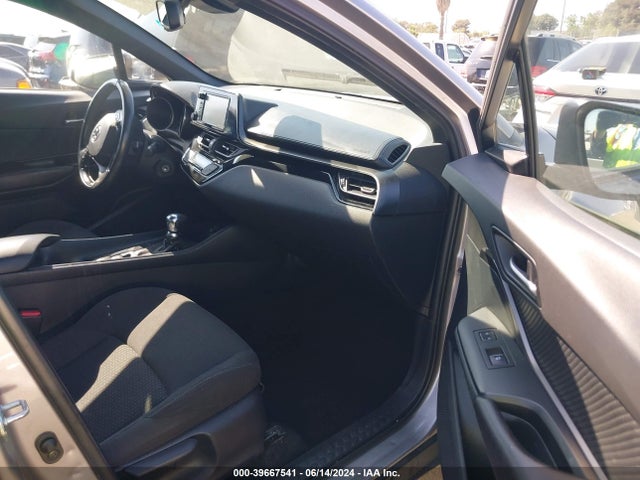Toyota C-HR XLE 2018 NMTKHMBX7JR045050 Image 5
