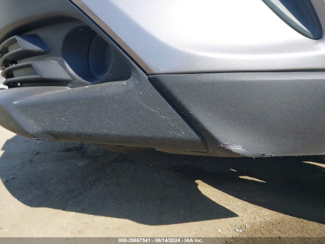 Toyota C-HR XLE 2018 NMTKHMBX7JR045050 Image 6