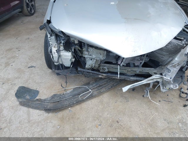 Toyota COROLLA SE 2019 5YFBURHE0KP899419 Image 16
