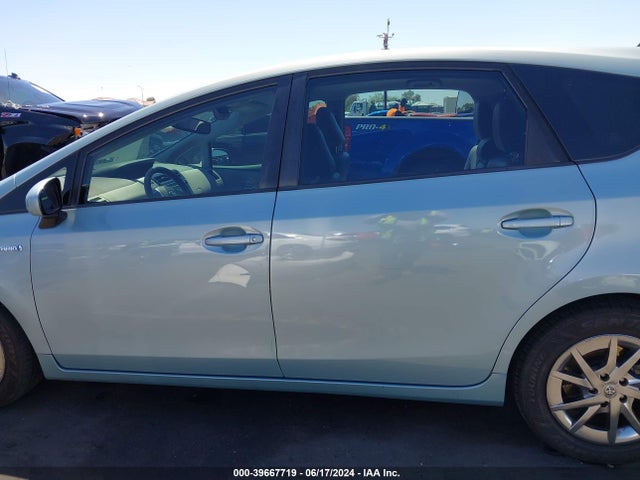 Toyota Prius V Four 2017 JTDZN3EU0HJ067919 Image 15