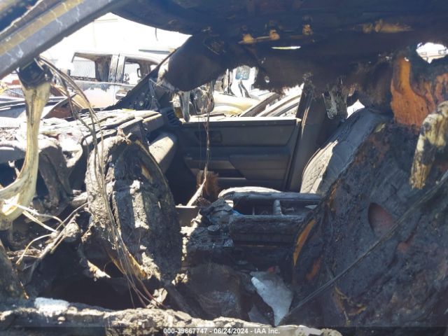 5TFLA5DB8NX051800 Toyota Tundra Sr5