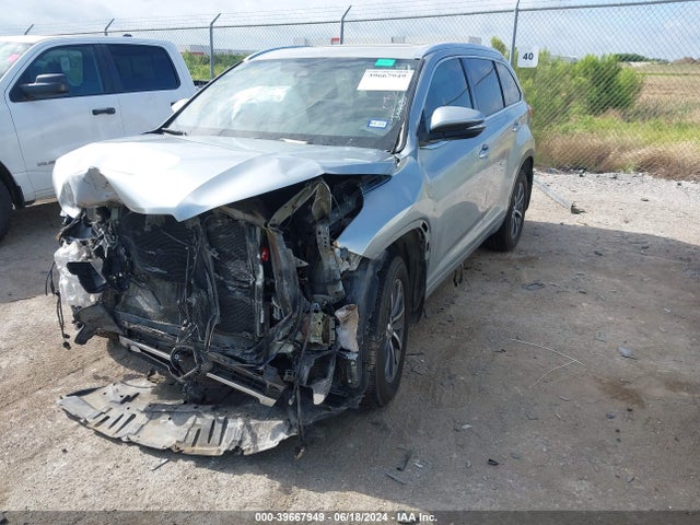 Toyota Highlander Xle 2018 5TDJZRFHXJS497231 Image 2