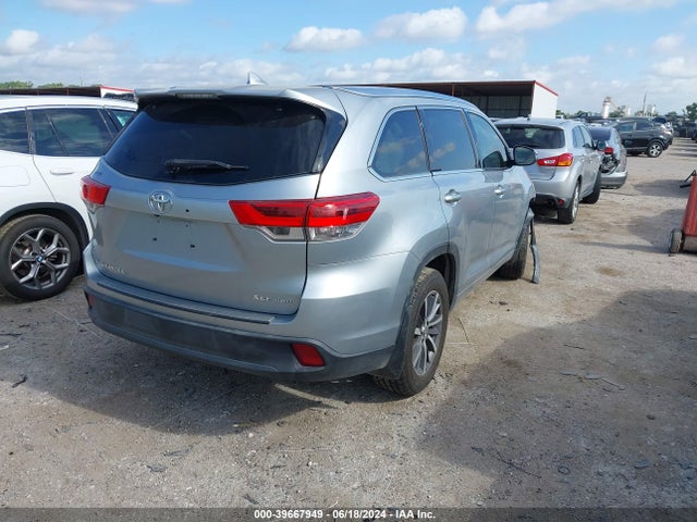 Toyota Highlander Xle 2018 5TDJZRFHXJS497231 Image 4