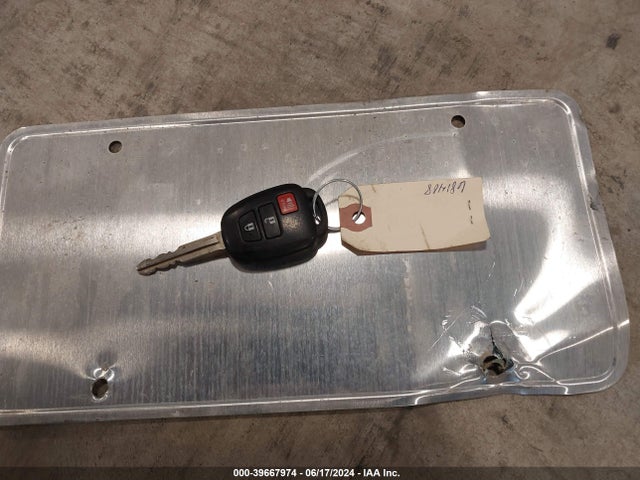 Toyota Prius C Two 2014 JTDKDTB35E1074909 Image 11
