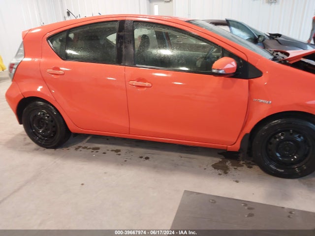 Toyota Prius C Two 2014 JTDKDTB35E1074909 Image 13