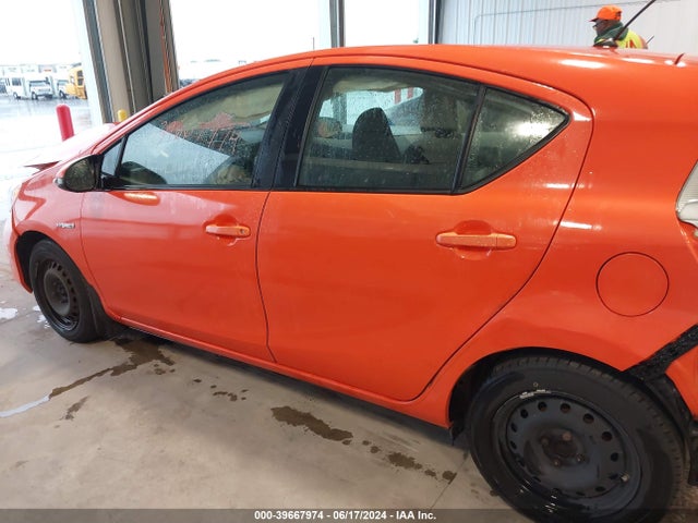 Toyota Prius C Two 2014 JTDKDTB35E1074909 Image 14