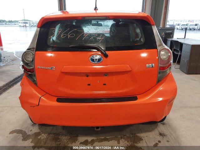 Toyota Prius C Two 2014 JTDKDTB35E1074909 Image 16