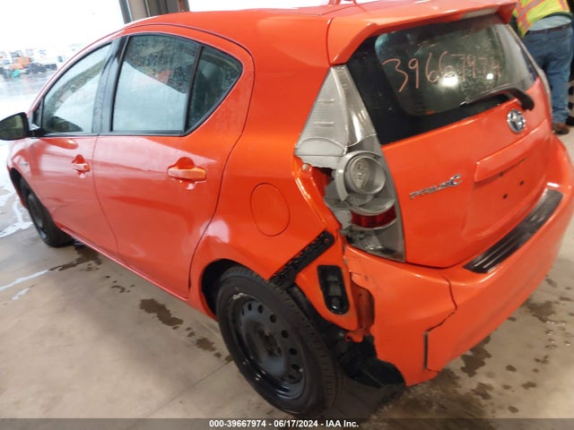 Toyota Prius C Two 2014 JTDKDTB35E1074909 Image 3