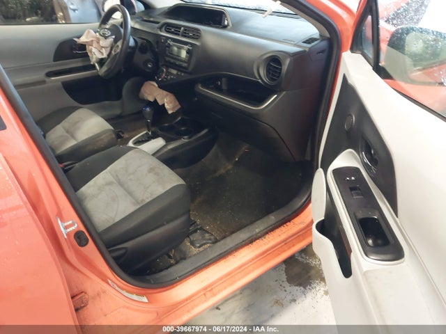 Toyota Prius C Two 2014 JTDKDTB35E1074909 Image 5