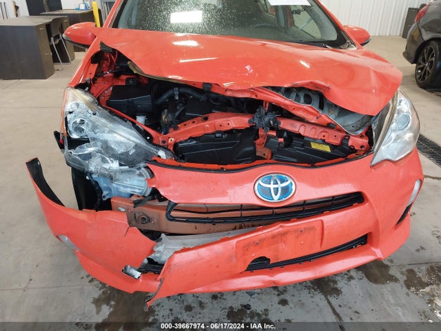 Toyota Prius C Two 2014 JTDKDTB35E1074909 Image 6