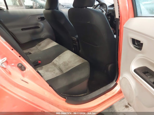 Toyota Prius C Two 2014 JTDKDTB35E1074909 Image 8