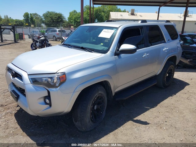 Toyota 4RUNNER SR5 2021 JTEMU5JR8M5850382 Image 2