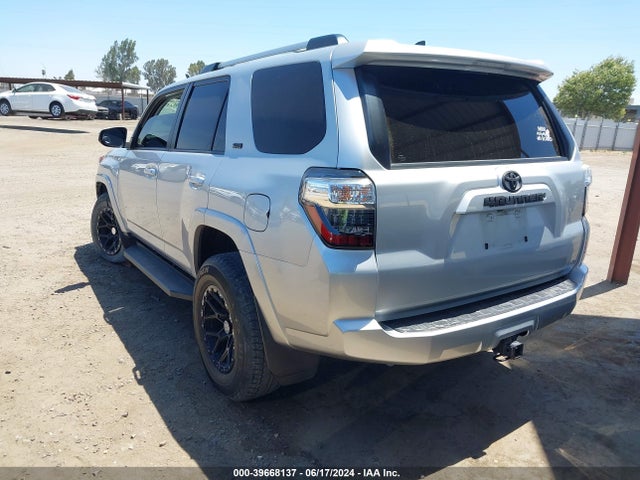 Toyota 4RUNNER SR5 2021 JTEMU5JR8M5850382 Image 3