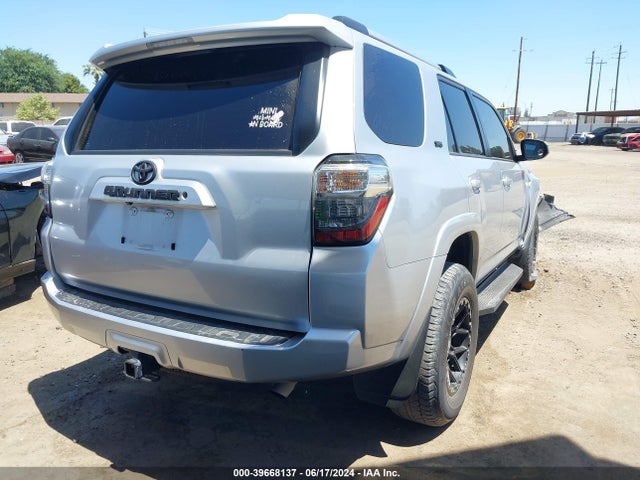 Toyota 4RUNNER SR5 2021 JTEMU5JR8M5850382 Image 4